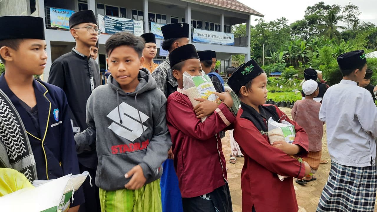 Bantuan Pangan Untuk Ponpes Tahfidzul Quran Yatim Bandung Barat