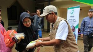 PEMBAGIAN BERAS DI GUNUNG SINDUR