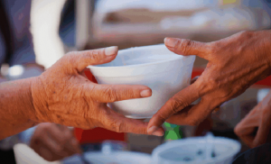 KEUTAMAAN SEDEKAH MAKANAN KEPADA ORANG MISKIN YAYASAN MUTIARA SURGA