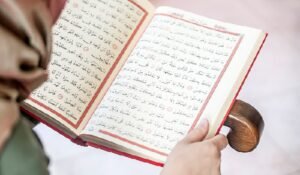 Gambar. Adab Membaca Al-Qur'an - www.mutiarasurga.org
